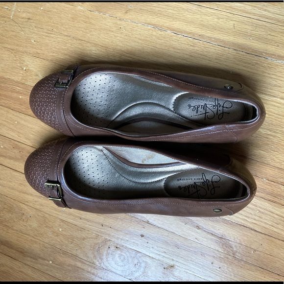 Excellent condition Life Stride brown heels - Picture 2 of 4